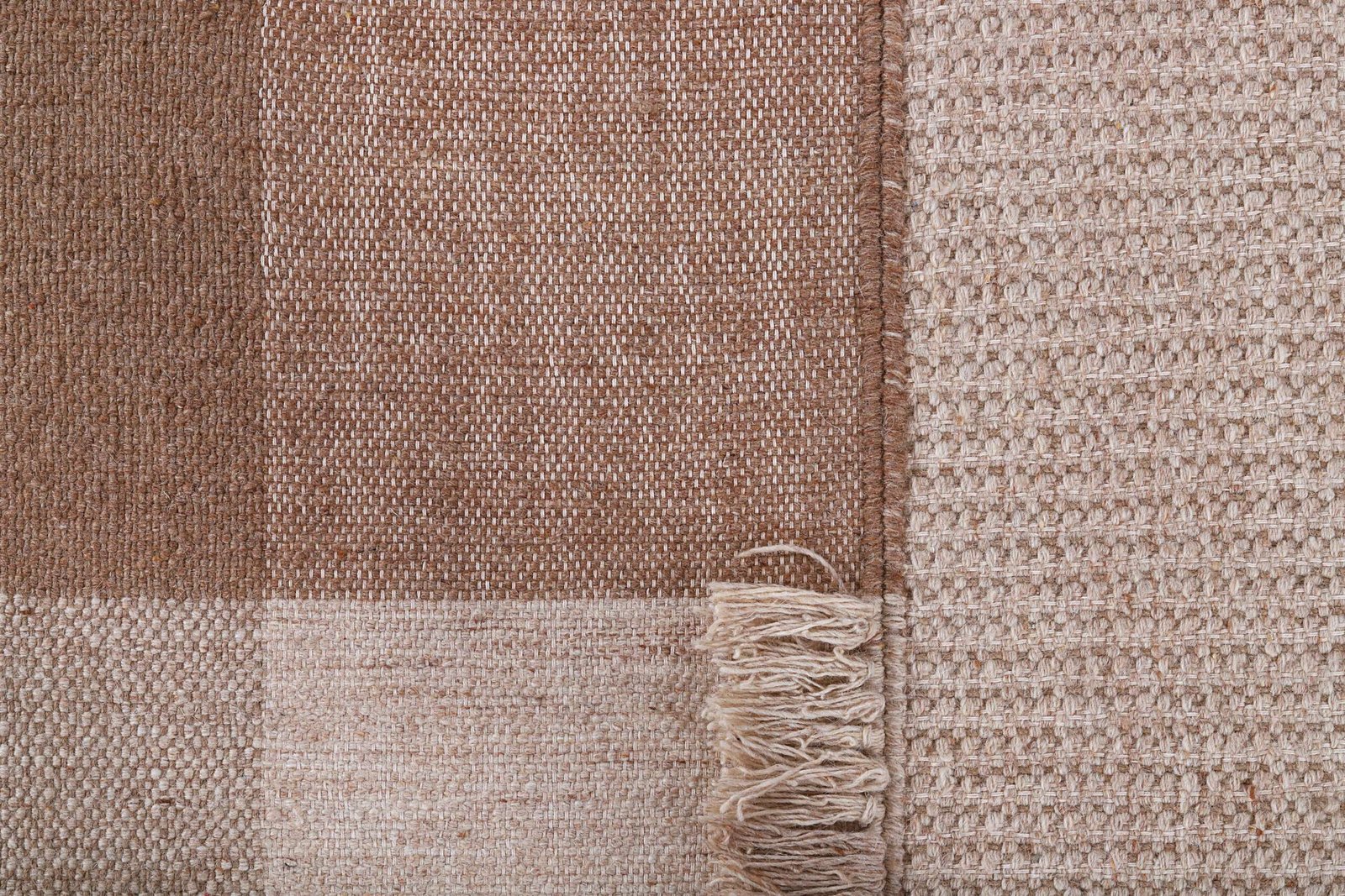 Handcrafted Hand-Woven Rug – An Elegant Addition to Your Home – 4x6 12 Handcrafted Hand-Woven Rug – An Elegant Addition to Your Home – 4x6 - Image 7